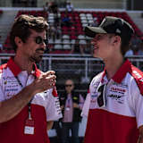 Nico Terol mit Moto3-WM-Leader Izan Guevara