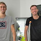 Julian Puffe (li.) und Toni Finsterbusch auf Krücken