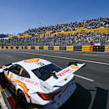 Gleich vier BMW M4 GT3 starten im Leitplankenkanal von Macau