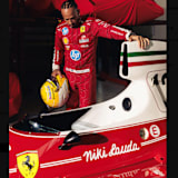 Lewis Hamilton mit dem Ferrari 312T von Niki Lauda