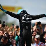 George Russell nach seinem GP-Sieg in Kanada
