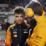 Lando Norris vor dem Katar-Rennen mit seinem Ingenieur