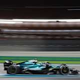 Fernando Alonso unterwegs in seinem Boliden von Aston Martin