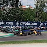 Max Verstappen überfällt Oscar Piastri in der ersten Kurve nach dem Start zum Imola-GP
