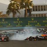 Abu Dhabi 2024: Max Verstappen (rechts) hat sich mit Piastri angelegt und den Kürzeren gezogen