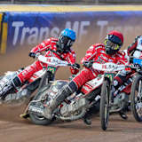 Landshut (rot Antonio Lindbaeck, blau Erik Bachhuber) begann mit einem Heimsieg gegen Daugvpils