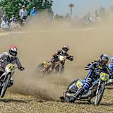 Fabian Wachs vor Andrew Appleton, Stephan Katt und Henry van der Steen in Osnabrück