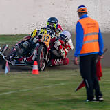 Die Comblons fahren auf Meier/Siebert auf und der Streckenposten schaut zu