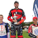 Bahnpokalsieger 2024 Dominik Werkstetter und (l.) Louis Tebbe als Zweiter und (r.) Sebastian Adorjan als Dritter