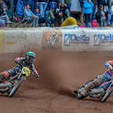 Lukas Fienhage (l.) beim Langbahn-GP in Scheeßel im Zweikampf mit Stephan Katt