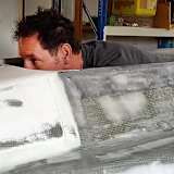 Die neue Verkleidung wird bei Markus Schlosser schon einmal angepasst