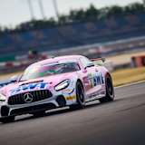 Erstmals siegt ein pinker Mercedes-AMG GT4 von BWT Mücke Motorsport in der ADAC GT4 Germany