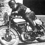 1949 gewann Harold Daniell die Senior-TT und damit den ersten 500ccm-WM-Lauf der Geschichte