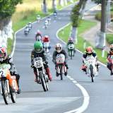 Fahrerfeld angeführt von Aalt Toersen