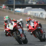 Glenn Irwin (1) und Davy Todd gewannen heuer beim NW200 je drei Rennen