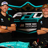 Peter Hickman (li.) und Davey Todd sollen 2025 bei FHO für Siege sorgen