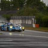 Laurens Vanthoor und Patric Niederhauser gewinnen Regenschlacht