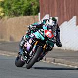 Michael Dunlop auf der Fahrt zu einem seiner TT-Siege 2024