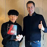 Aviobike-Teamchef Giovanni Baggi (re.) begrüßt Akito Haga in seiner Mannschaft