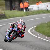 Peter Hickman auf seiner Superstock-BMW