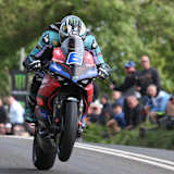 Michael Dunlop lässt die Ducati Pannigale 955 fliegen