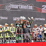 Kevin Bolliger (im Vordergrund) jubelt mit seinen Fahrern nach dem Sieg in Barcelona