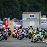 Julian Puffe (9) und Freddie Heinrich (91) nach dem Start der IRRC Superbike