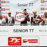 Ein Bild für die Ewigkeit: John McGuinness hat als erster Fahrer bei der TT einen Rundenschnitt von 130 Meilen/Stunde erzielt