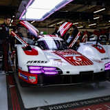 Diesen Porsche 963 pilotiert Kévin Estre