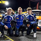 Benjamin Goethe, Marvin Kirchhöfer und Joseph Loake vor dem Garage 59 McLaren 720S GT3