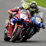 Kyle Ryde (#77) kämpfte Tommy Bridewell (#1) in Brands Hatch nieder