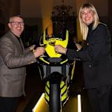 Luca Boscoscuro begrüßt die B-25 offiziell