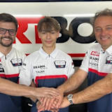 Deal: Emilio Alzamora (re.) hat den jungen Fynn Kratochwil unter Vertrag genommen