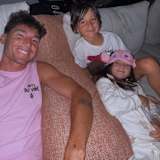 Aleix Espargaro mit den Zwillingen Max und Mia