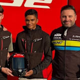 Jose Angel Guttierrez Boe mit seinen beiden Rookies Ruche Moodley und Cormach Buchanan