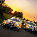 Die beiden Boutsen VDS Mercedes-AMG GT3 mit den Moto2-Motorrädern von Marc VDS