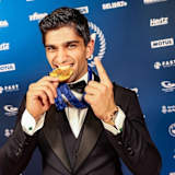 MotoGP-Weltmeister Jorge Martin mit seiner Goldmedaille