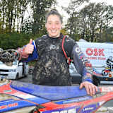 Lucy Glöckner happy im Ziel