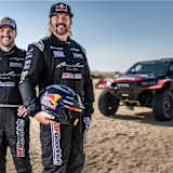 Neues Vierrad-Einsatzgerät: Sunderland und Price mit dem Toyota Hilux