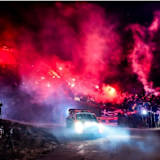 Einmaliges Spektakel in der WRC: Weltmeister Thierry Neuville im großen Fanfeuerwerk