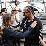 Der siebenfache Weltmeister gratuliert: Doriane Pin mit Weltmeister Lewis Hamilton