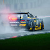 Arjun Maini macht die Konkurrenz nass