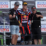 Stefan, Liam und Harry nach dem ersten Grand-Prix-Sieg im Talkessel 2023