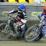 Das entschiedende Manöver im Finale: Lindgren (li.) gegen Zmarzlik