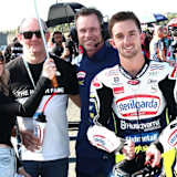 Moto3-Ikone John McPhee mit seinem Teamchef Peter Öttl (2022)