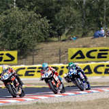 Zwei Ducati vor zwei Yamaha – so eng sind sie nur zu Rennbeginn beieinander