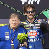 Stefano Manzi nahm Pata-Boss Remo Gobbi mit auf das Siegerpodest