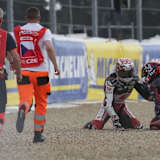 Unfall in Runde 2: Augusto Fernandez (r.) riss Takaaki Nakagami mit, der Japaner riss sich bei dem Sturz wohl das Kreuzband