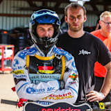 Valentin Grobauer mit seinem Mechaniker