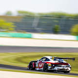 Simon Birch und Leo Pichler zeigen der Konkurrenz das Porsche-Heck